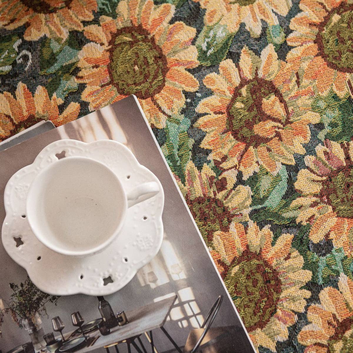 ROUND JACQUARD SUNFLOWER TABLECLOTH