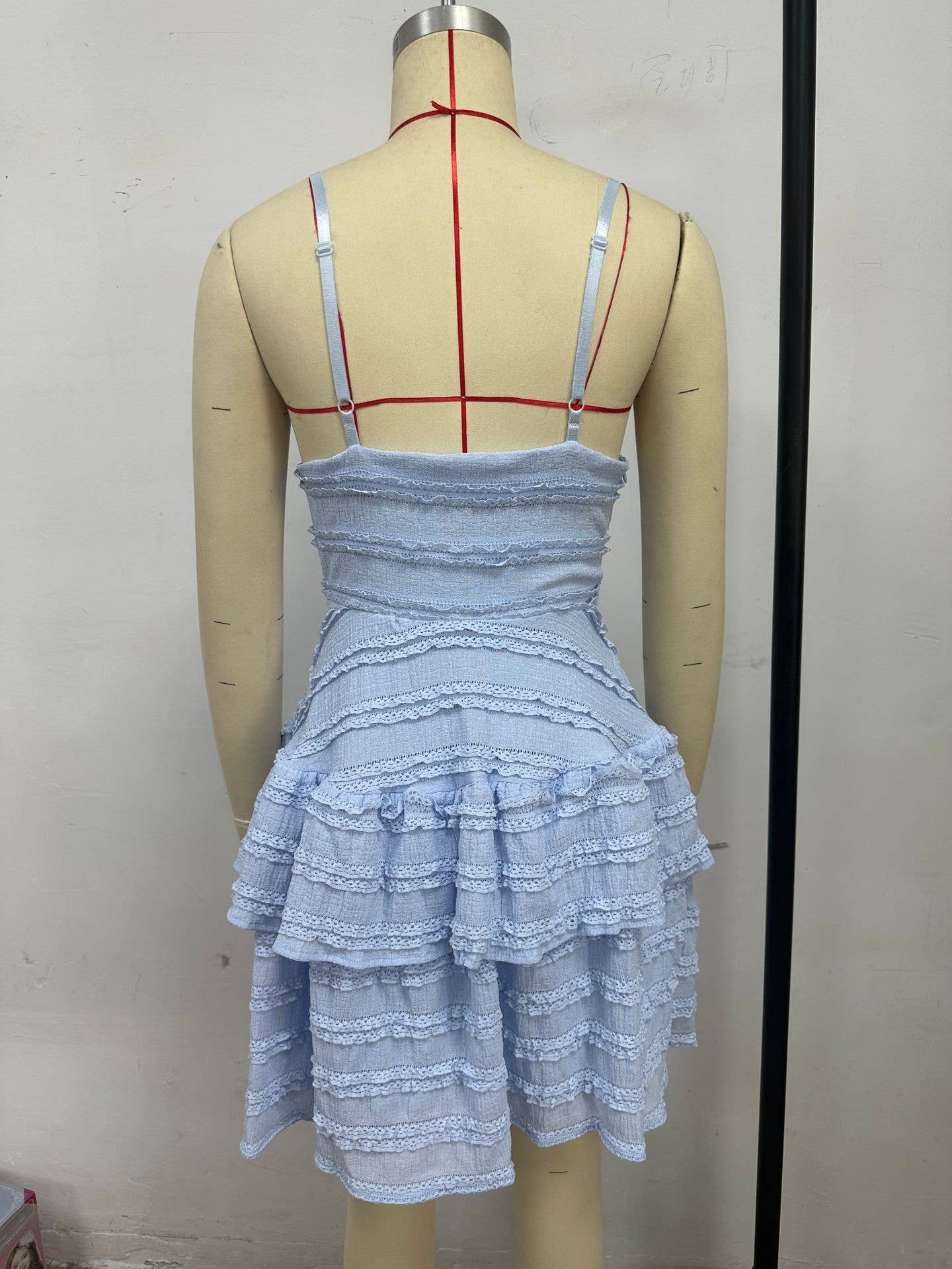 Solid-colored backless sexy halter lace dress