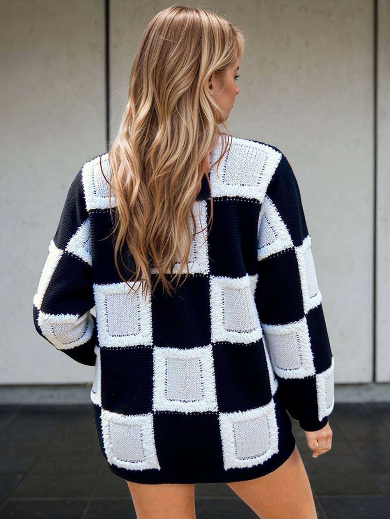 Fashionable color-blocking checkered sweatshirt