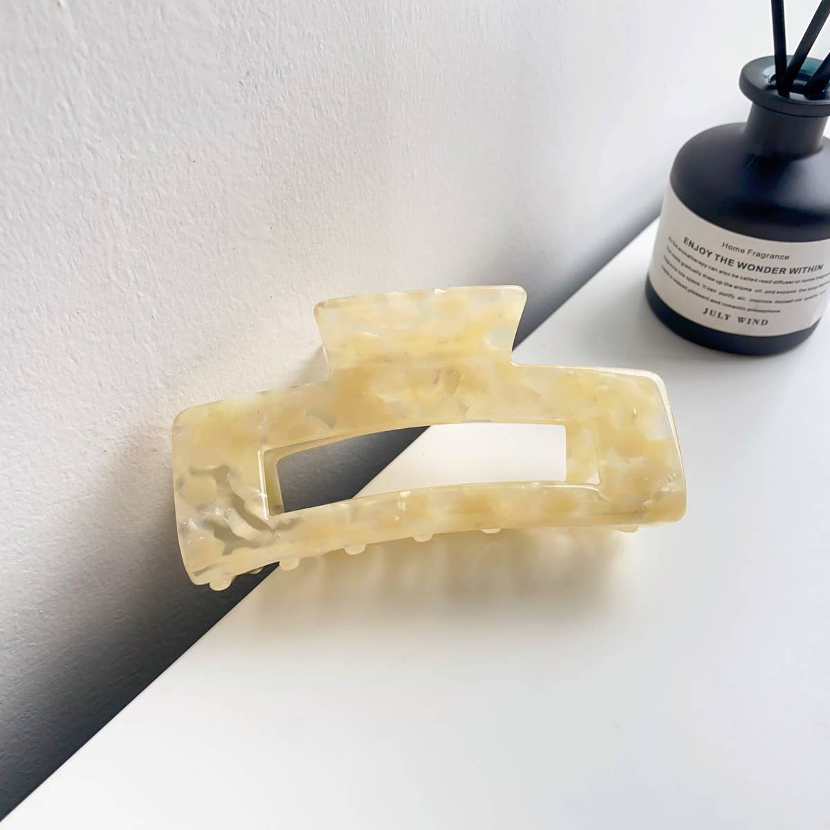 Retro and high-end acetate leopard hair clippers