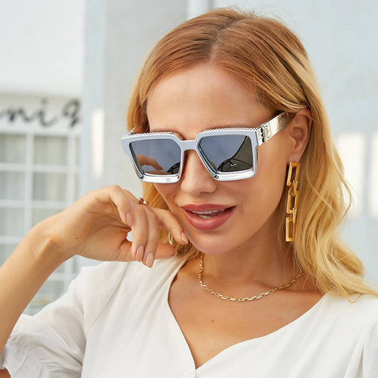 LARGE SQUARE FRAME SUNGLASSES WITH DIAMONDS