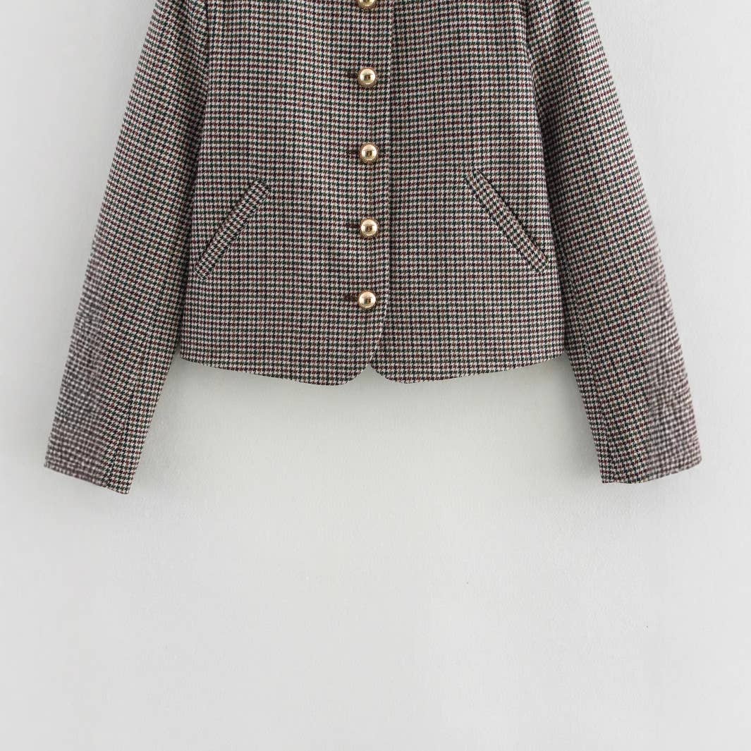 Fashionable checkered button-down coat