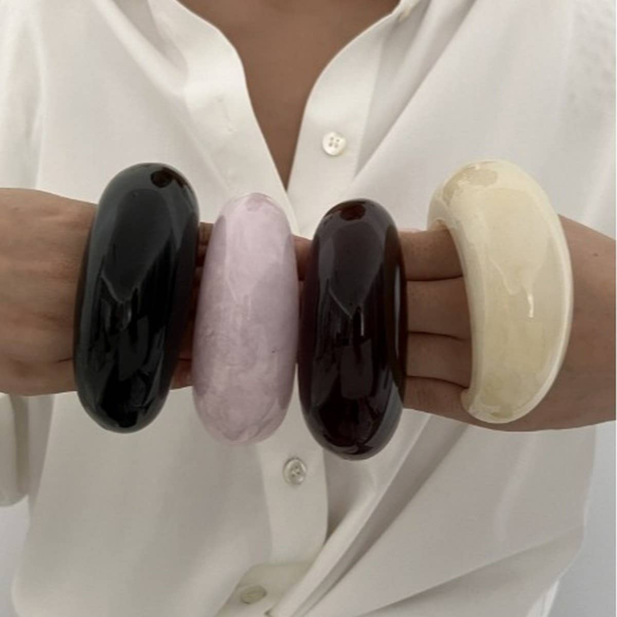 FASHIONABLE MULTI-COLOR CURVED TEXTURE BRACELET