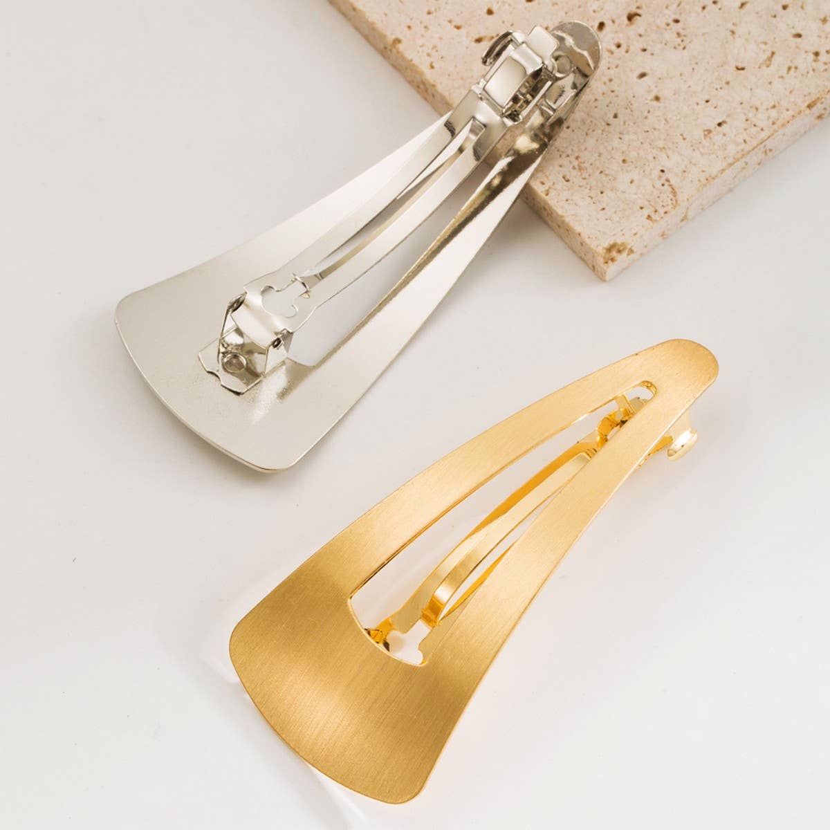 Fashionable Metal Hair Clip with Geometric Design