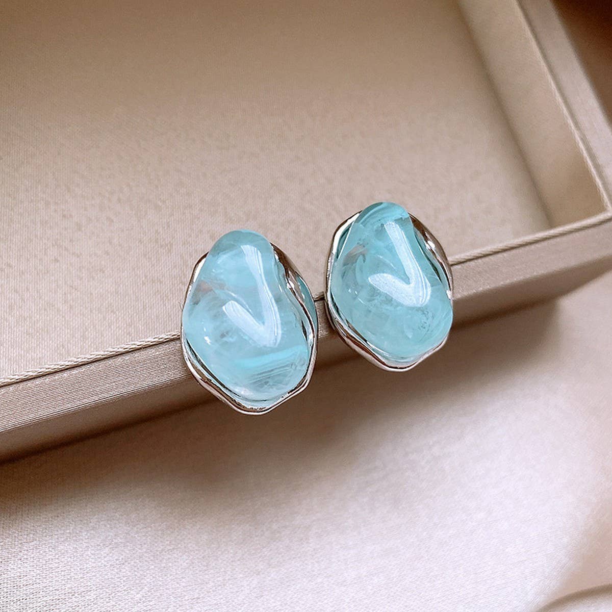 BLUE ICE CRYSTAL SIMPLE COMMUTER EARRINGS_CWAJE2330