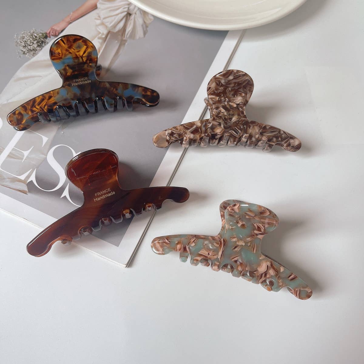 MEDIUM CURVED LINE ACETATE HAIRPIN CLIP_CWAHA1323