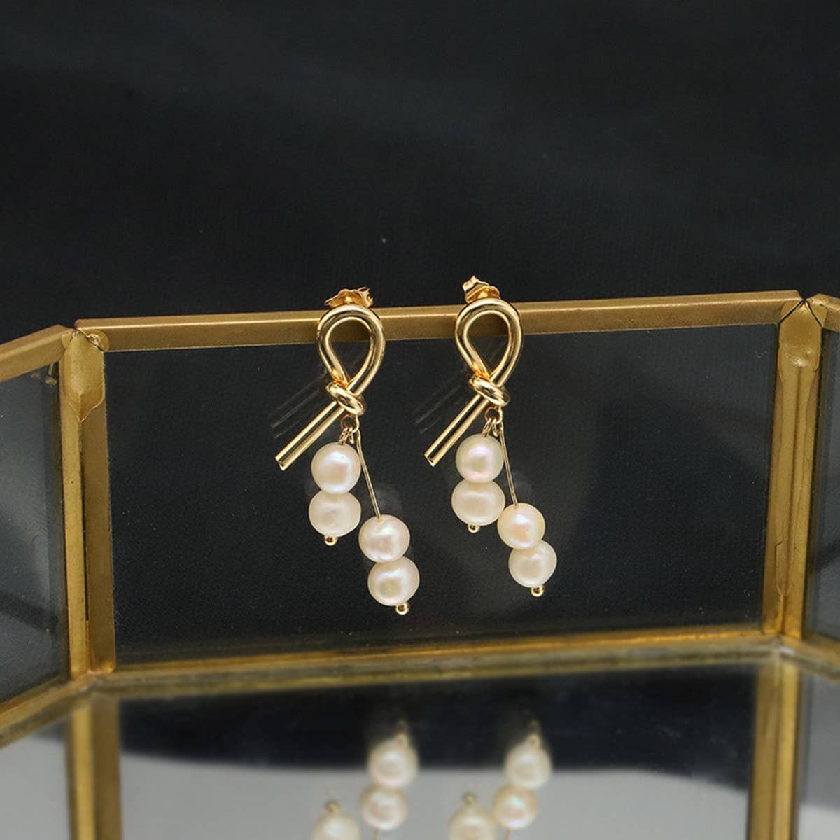 NEW RETRO SIMPLE NATURAL PEARL EARRINGS FOR WOMEN