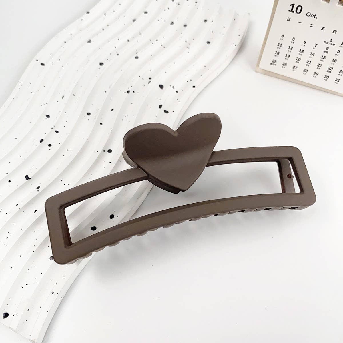 Versatile fashionable hollowed-out grab clip