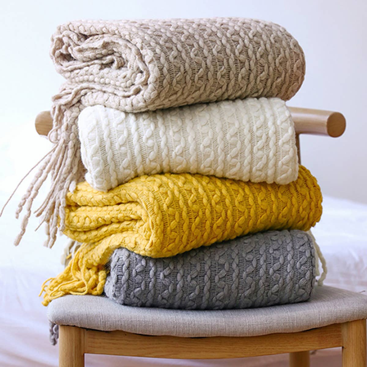 LIGHTWEIGHT SOFT AND COMFORTABLE KNITTING BLANKET