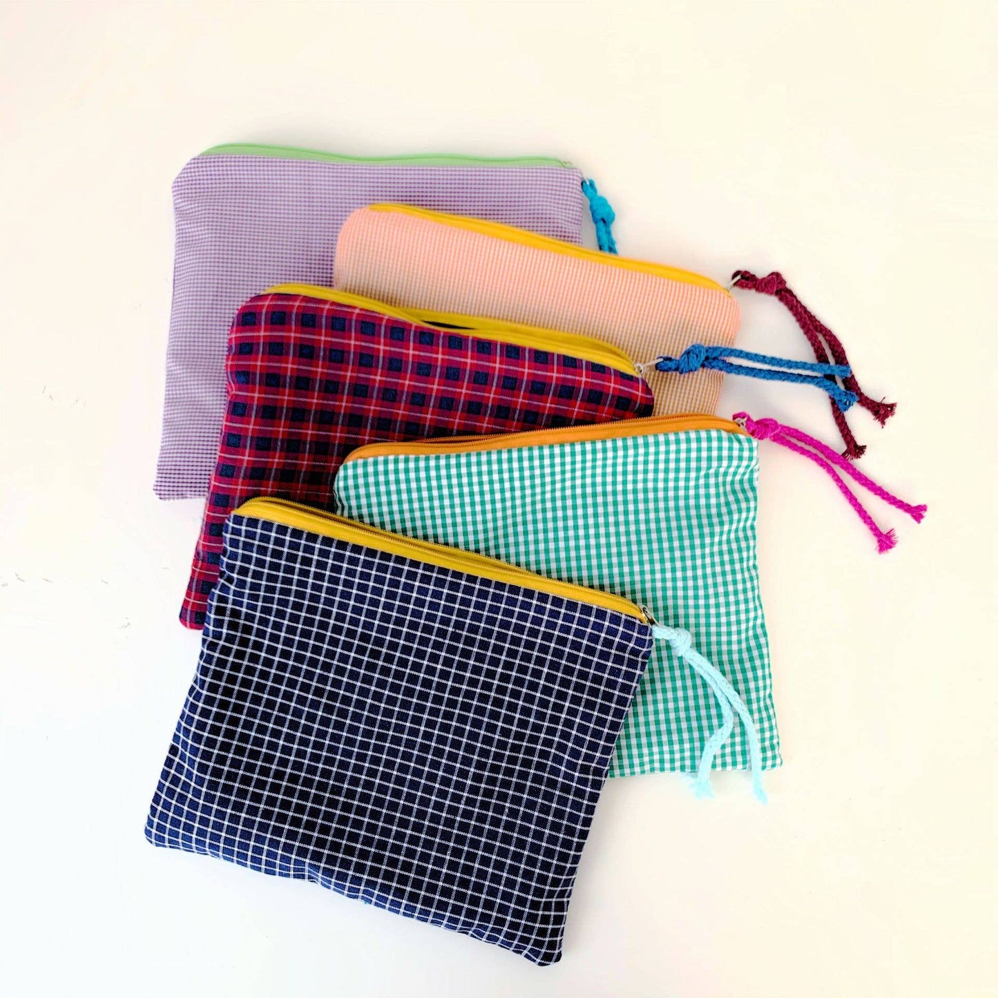Contrasting colors cotton checkered cosmetic bag