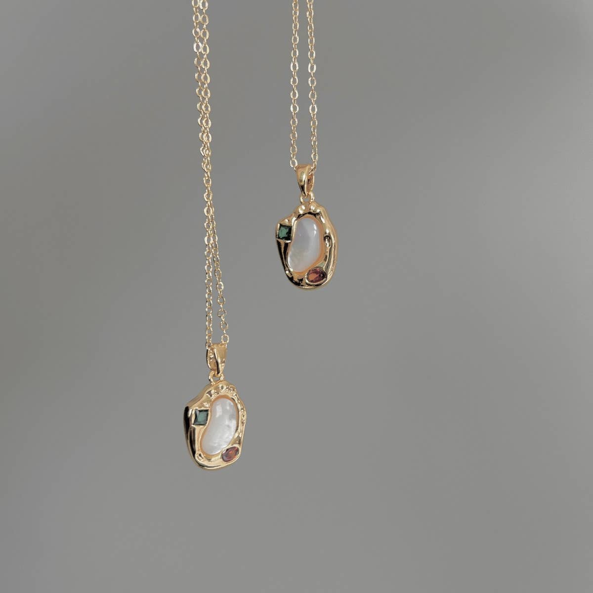 IRREGULAR GEOMETRIC SHELL PENDANT NECKLACE