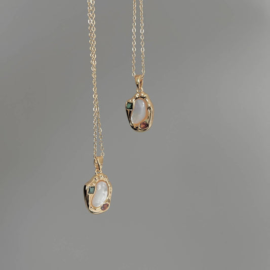 IRREGULAR GEOMETRIC SHELL PENDANT NECKLACE