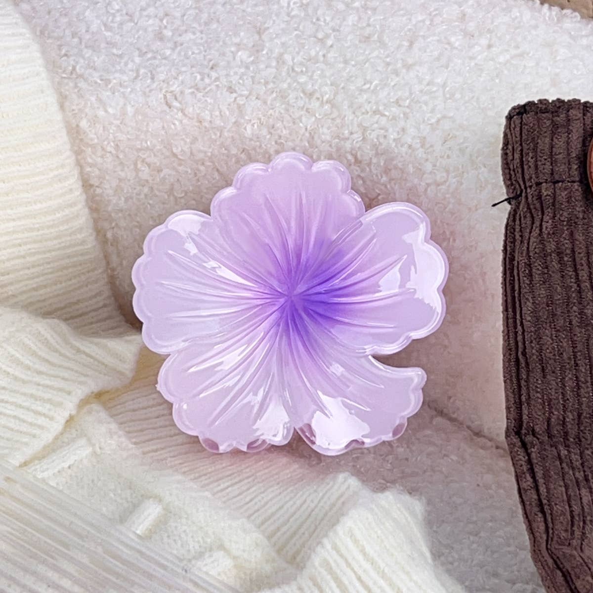 Summer wavy flower hair clip for seaside vacation