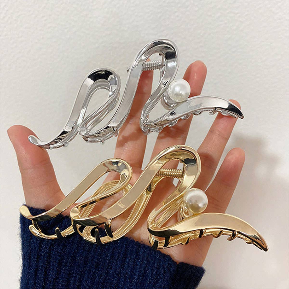 Wave Pearl Hair Claw - Oversized Metal Shark Clip_CWAHA0290