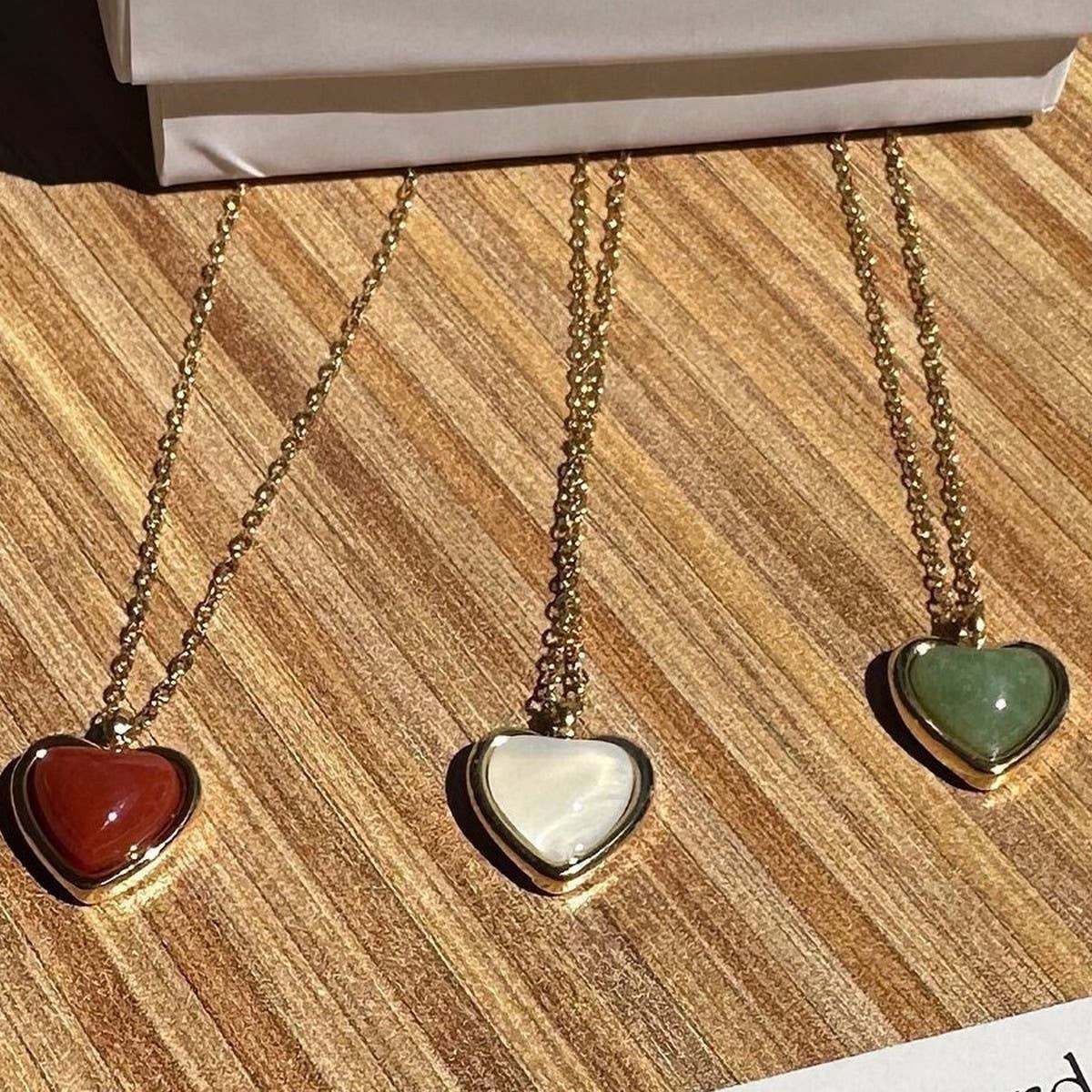 NATURAL STONE RED HEART-SHAPED PENDANT NECKLACE
