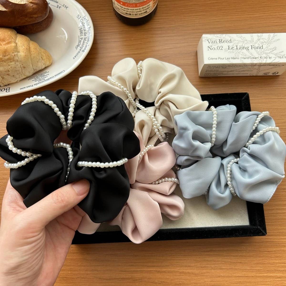 TEMPERAMENT PEARL VERSATILE HAIR SCRUNCHIES