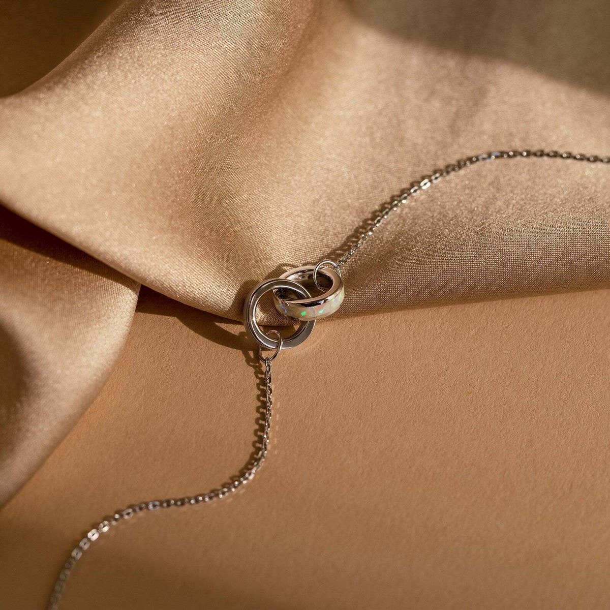 Simple Eternity Circle Asymmetric Necklace_CWMM5735