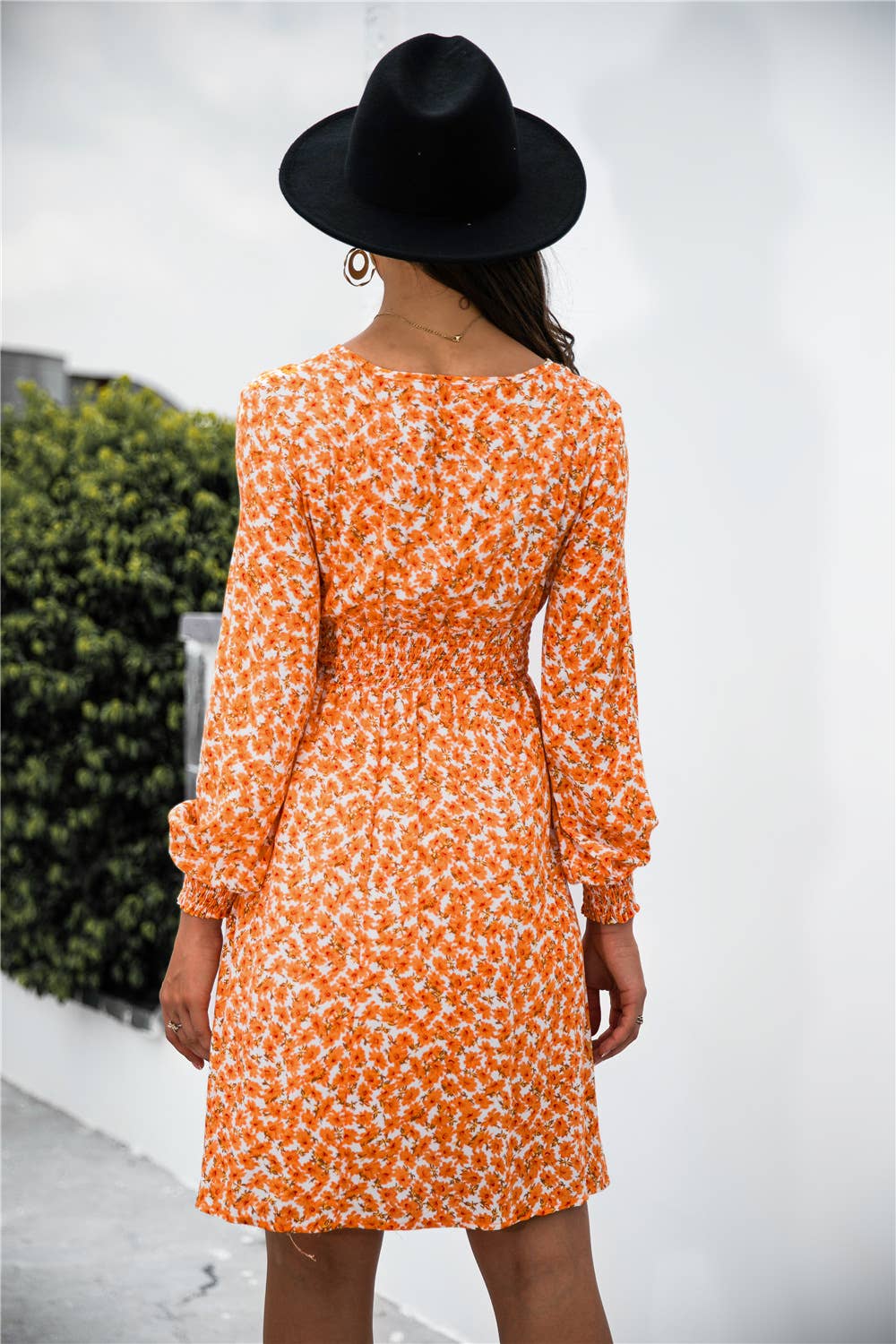 V-NECK LONG-SLEEVED PINCHED WAIST SHORT DRESS