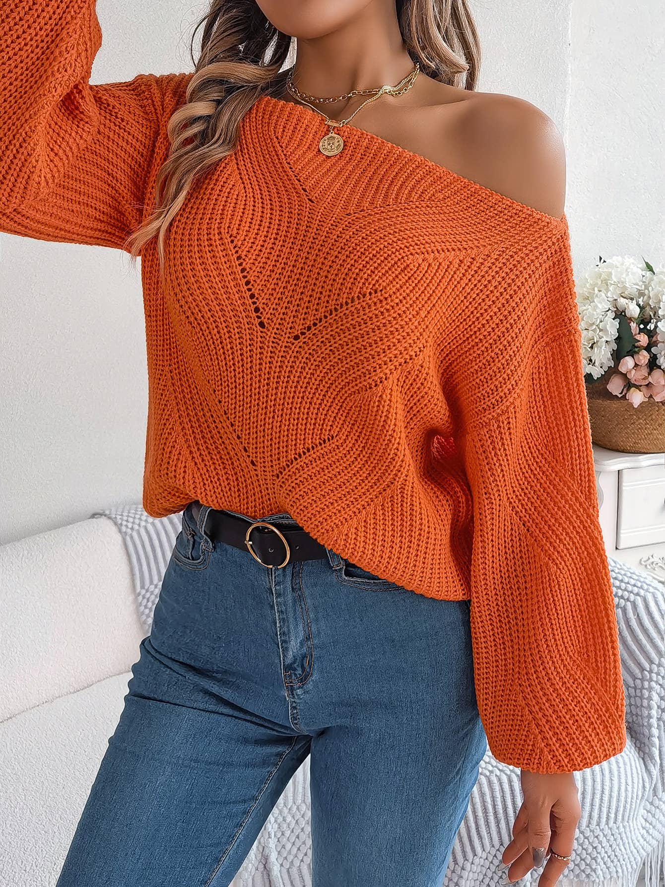 LINE-NECK LANTERN SLEEVE KNIT SWEATER