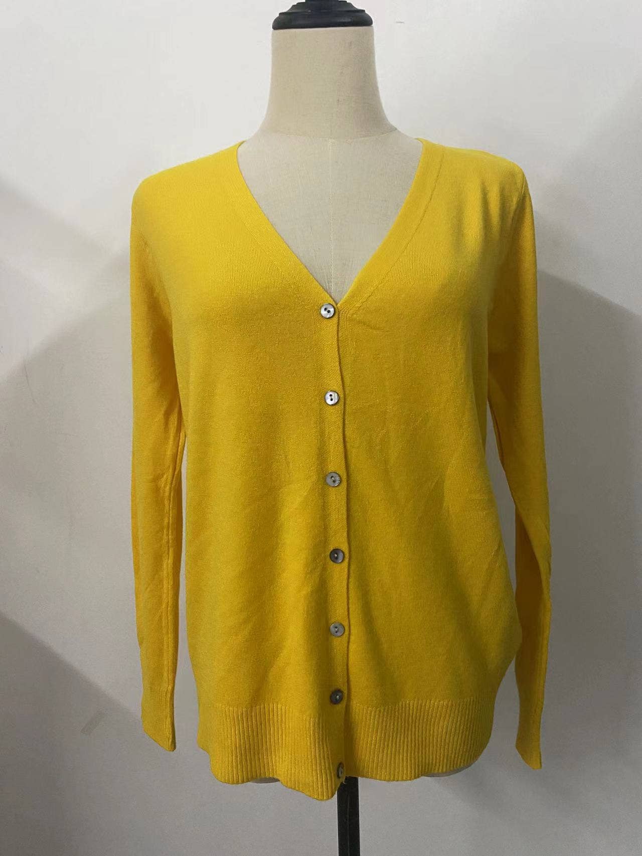 Solid-color button long-sleeved cardigan