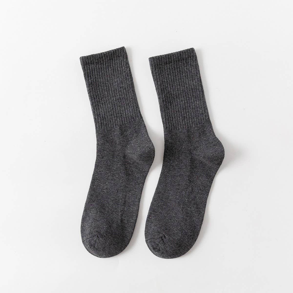 VERSATILE SOLID COLOR CASUAL MID-CALF SOCKS