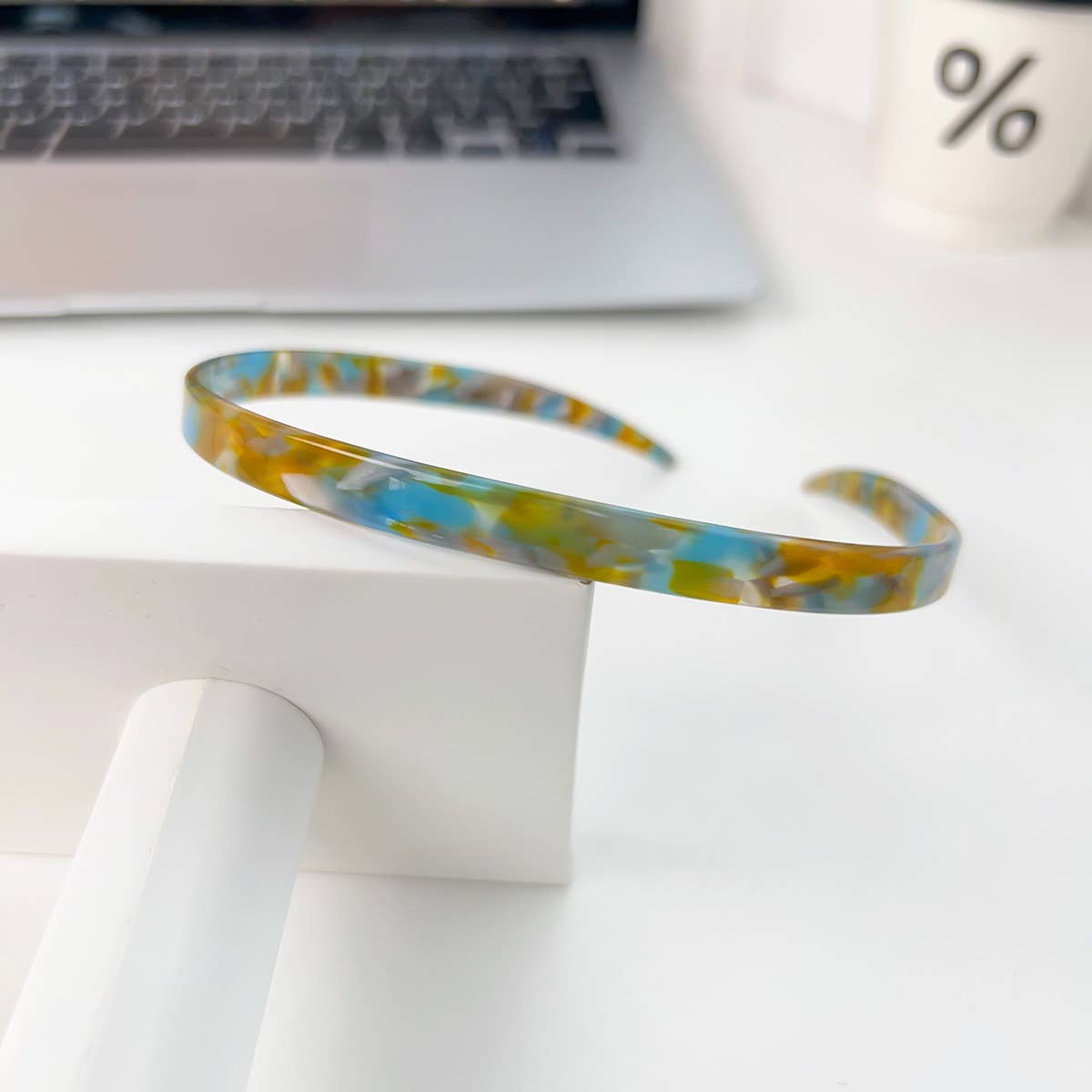 High-end sunglasses and acetic acid hair band