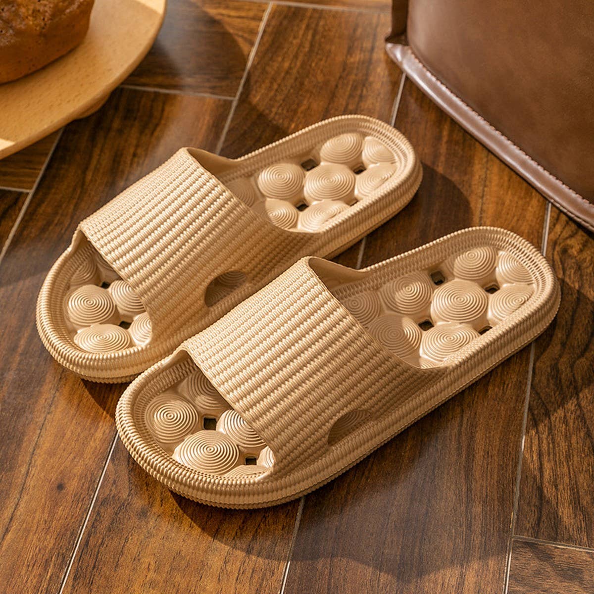 SOFT-SOLED ANTI-SLIP BATHROOM HOLLOW SLIPPERS_CWSHS0685