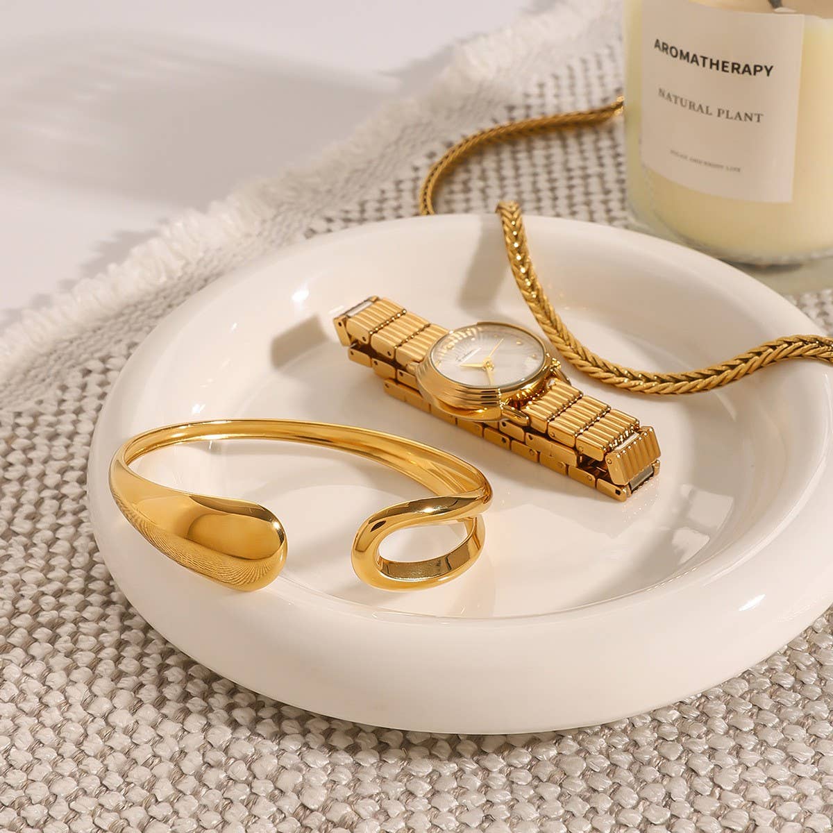 Chic Irregular Open Bangle, 18K Gold Titanium_CWAJE4762