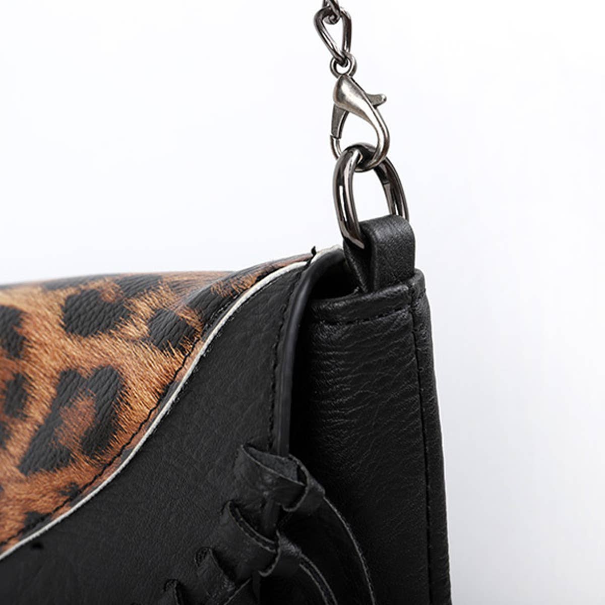 WOMEN LEOPARD TASSEL SHOULDER BAG_CWAB0793