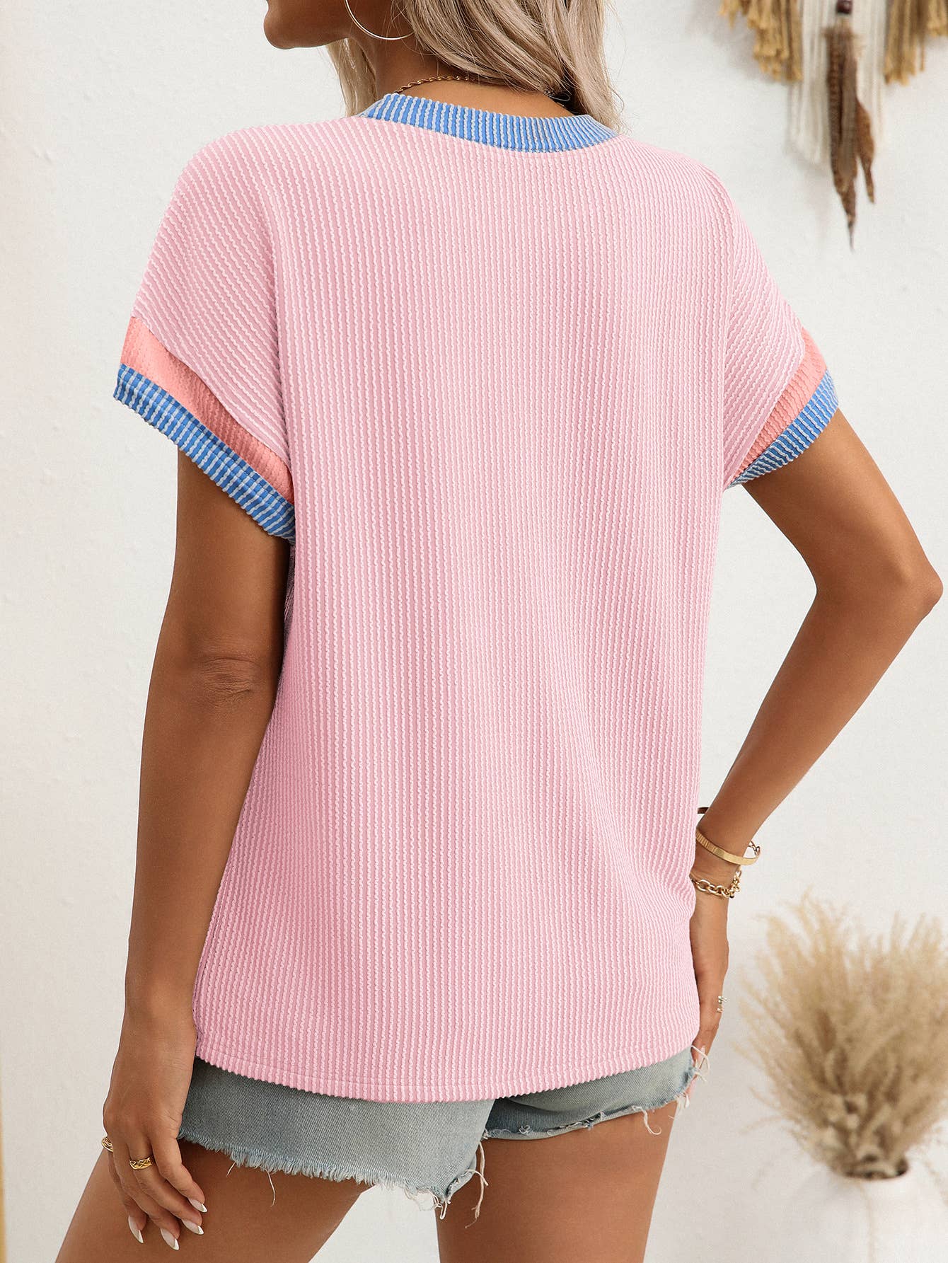 Twisted outer seams Loose two-tone T-shirt