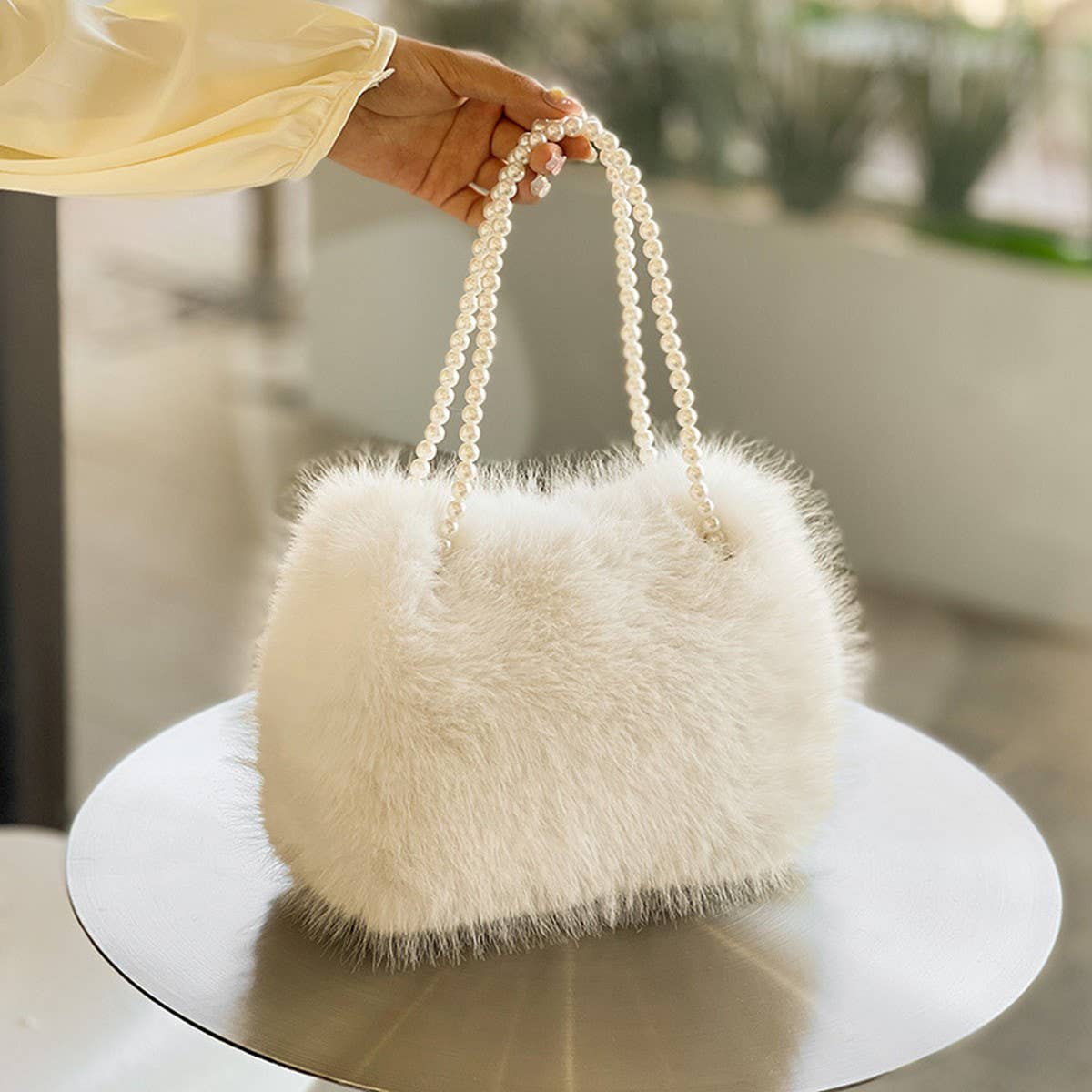WINTER FASHION PEARL CHAIN SHOULDER PLUSH BAG_CWAB3950