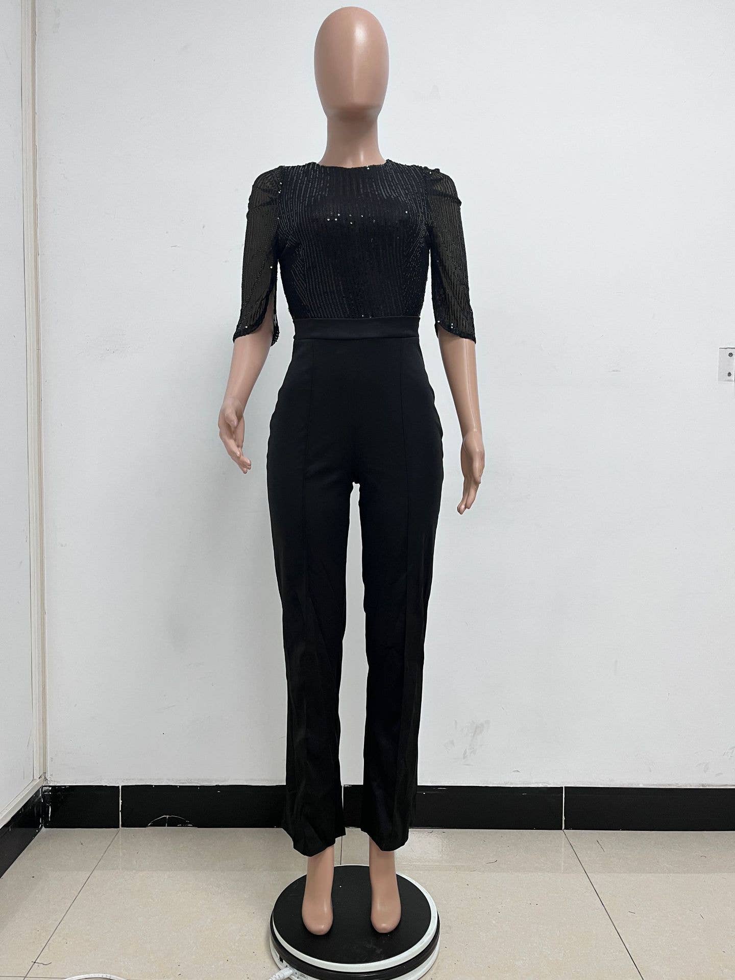 Round-neck,high-waisted sequined jumpsuit