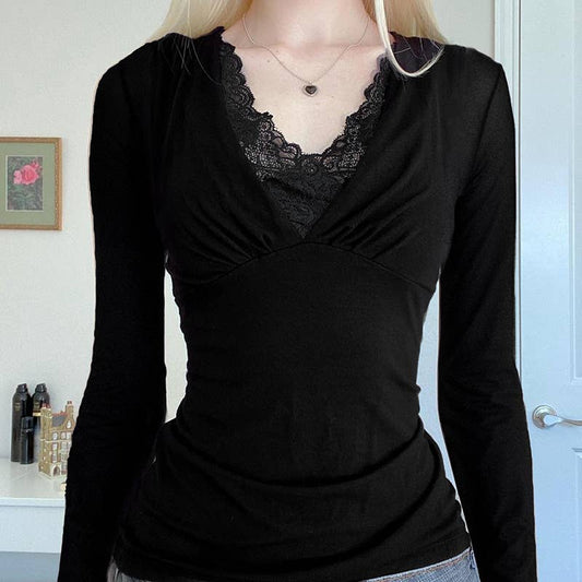V-NECK LACE PATCHWORK SLIM-FIT T-SHIRT