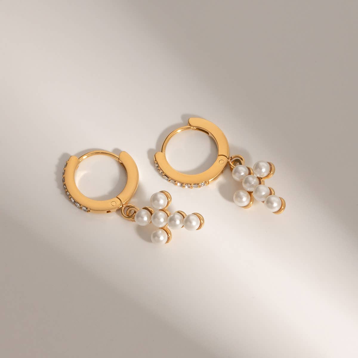 18K GOLD INLAID RHINESTONE PEARL CROSS EARRINGS_CWAHA0898