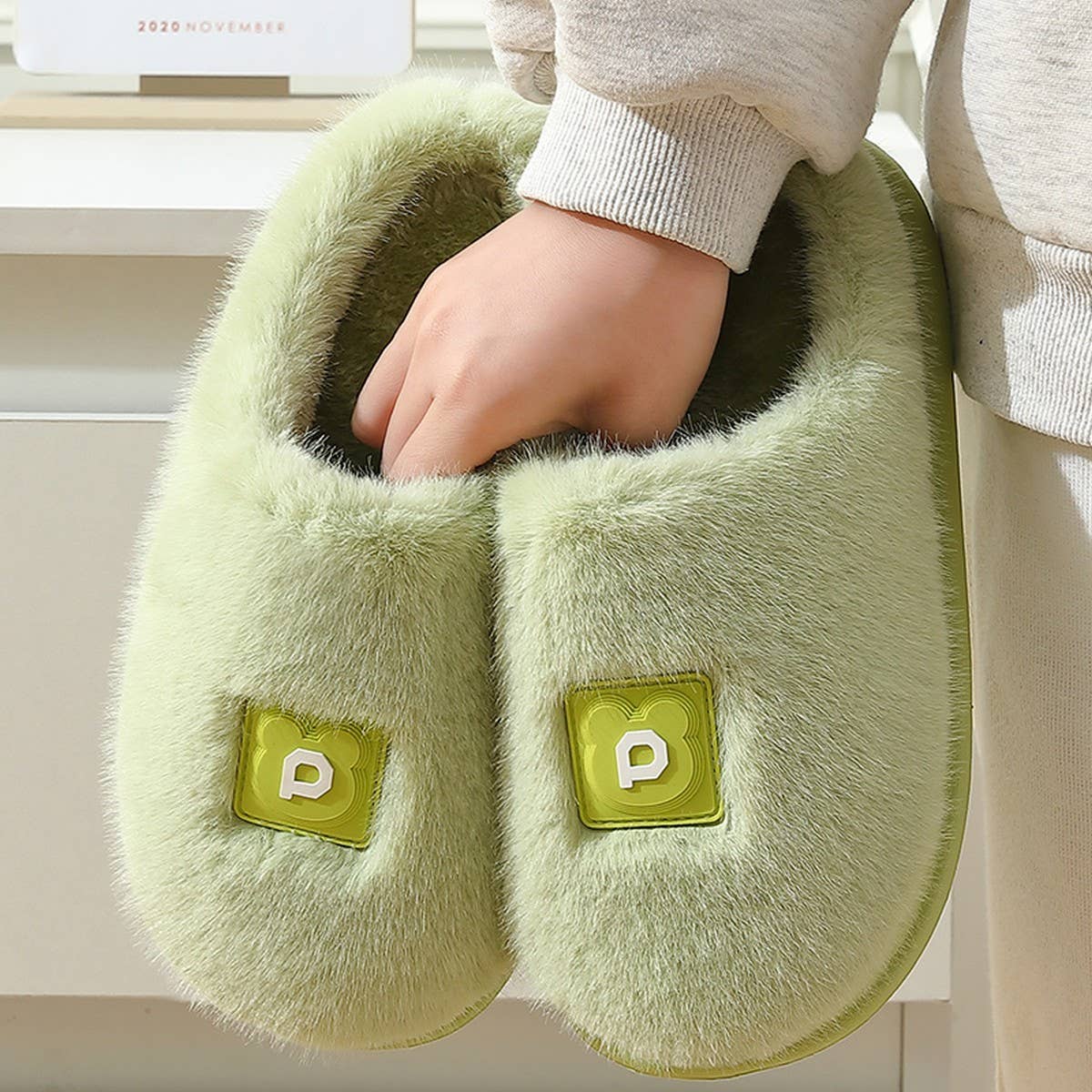 MINIMALIST WARM COMFY FLUFFY BEDROOM SLIPPERS