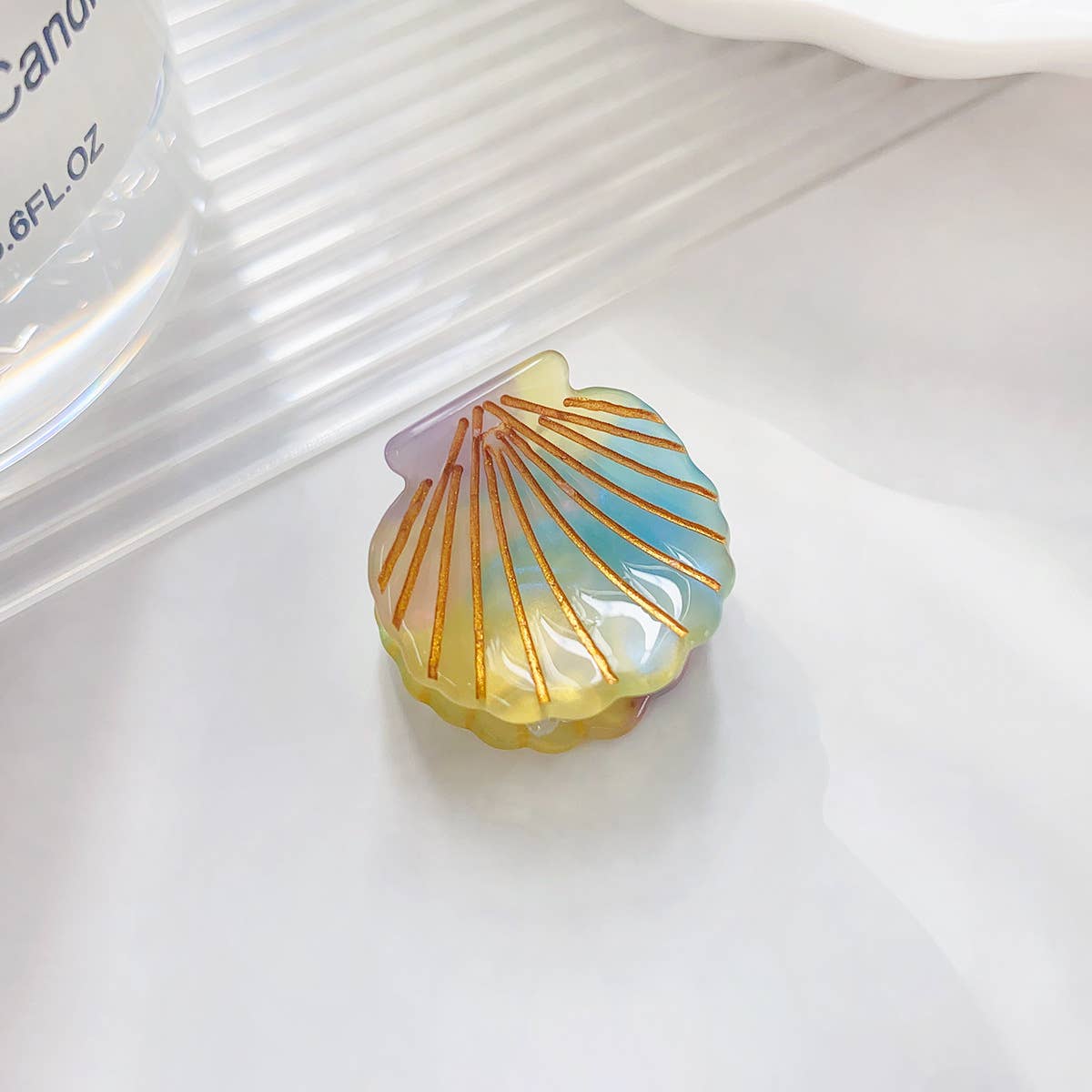 Cute mini gradient color shell acetic acid gripper