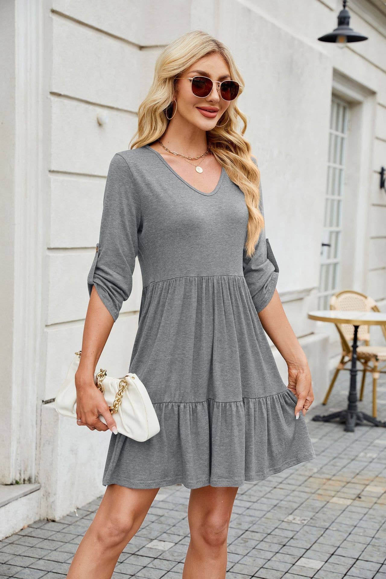 Solid color dress with V-neck pleats and ruffles