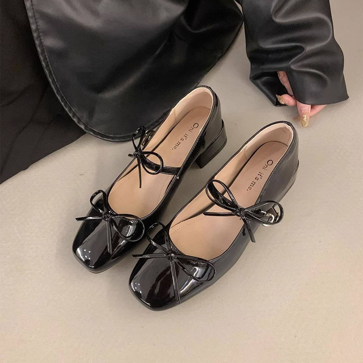 Red Bow Mary Jane Pumps with Chunky Heel_CWSHF0077