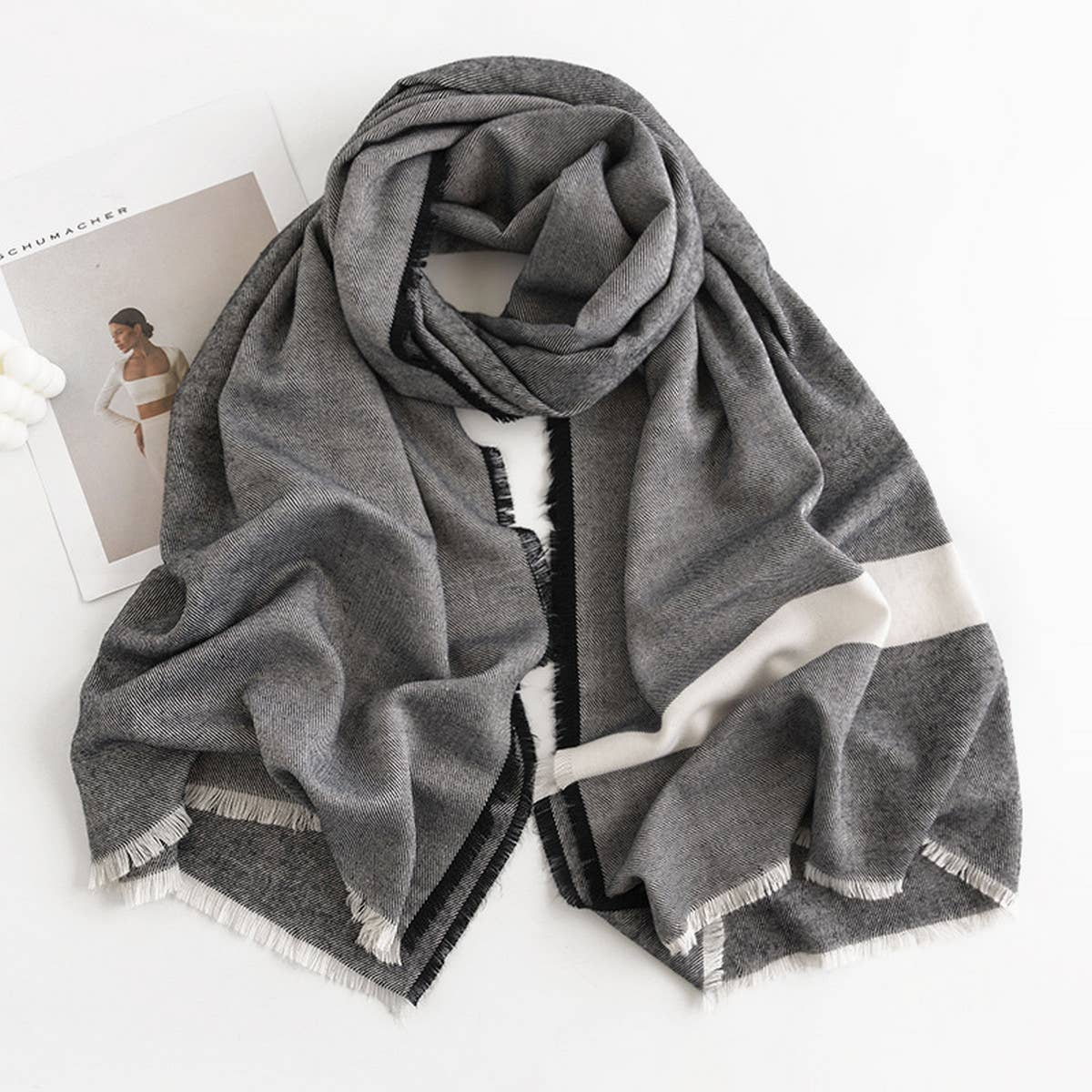 FASHIONABLE MID-LENGTH TWILL SCARF