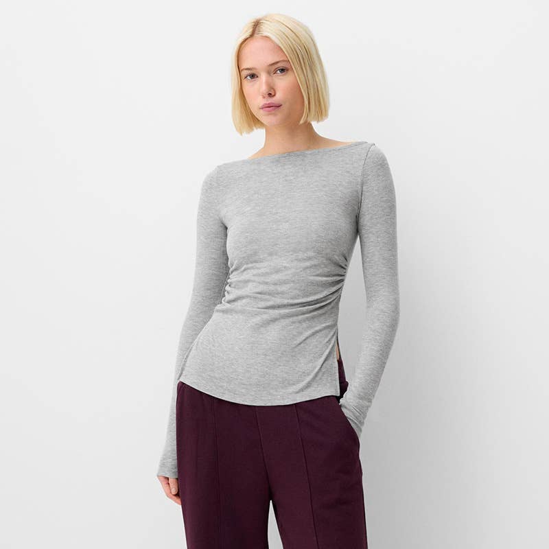 LINE NECK PLEATED SLIT SOLID COLOR T-SHIRT