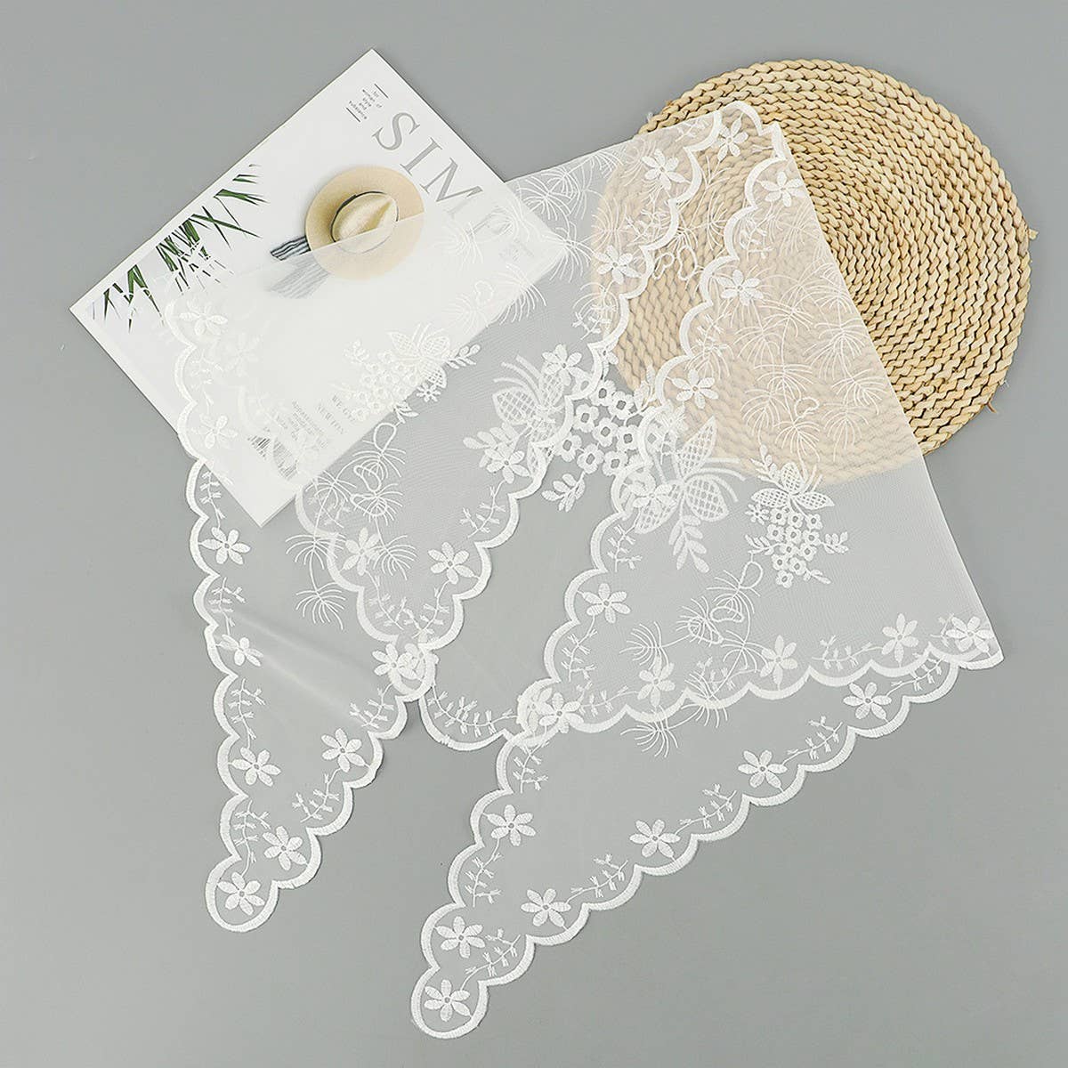 LACE PRINT BREATHABLE TRIANGLE SCARF VEIL