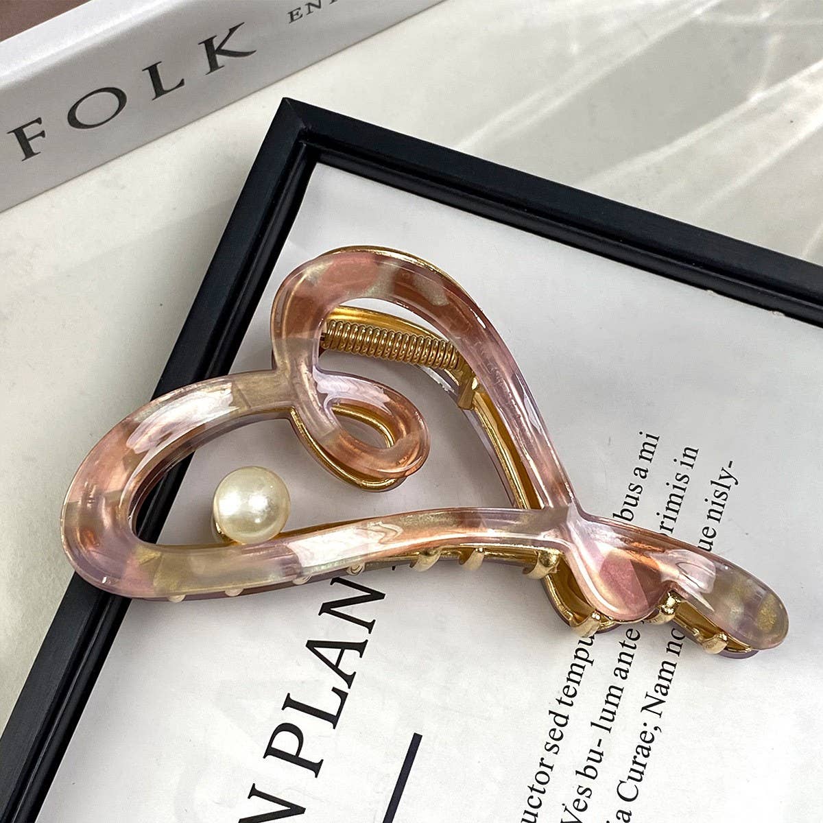 SWEET AND VERSATILE HEART HOLLOW HAIRPIN