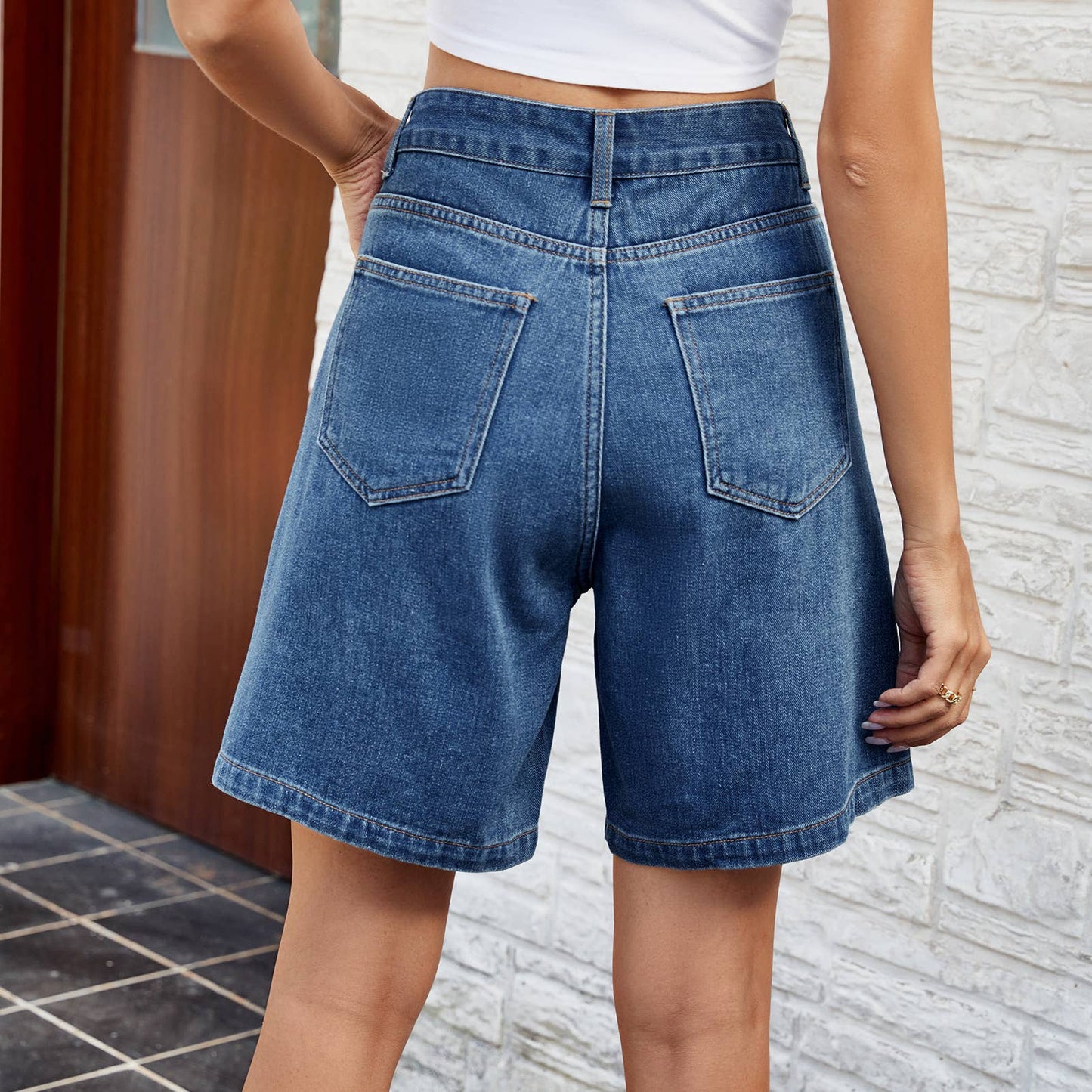 WASHED WAIST ADJUSTABLE DENIM QUARTER SHORTS