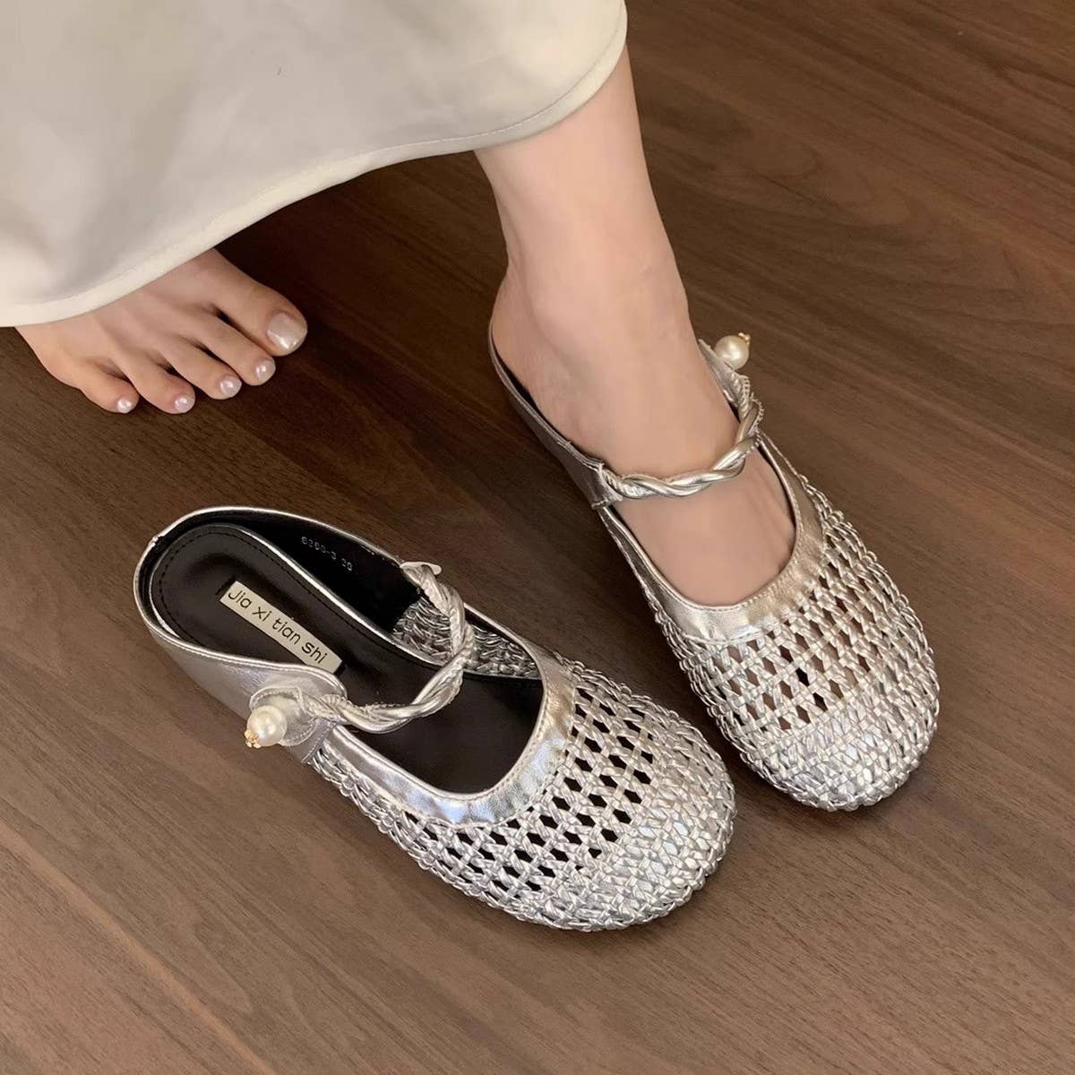 Woven Platform Mules with Closed Toe_CWSHF0095