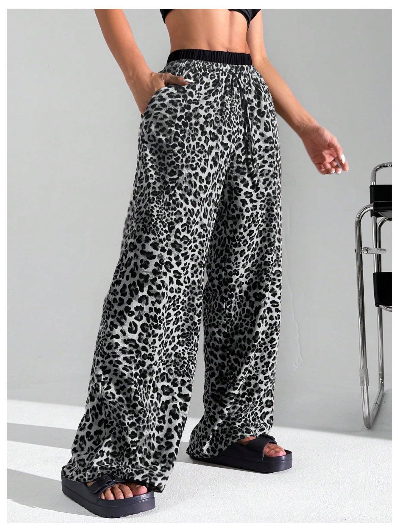 Loose high-waisted leopard print wide-leg pants