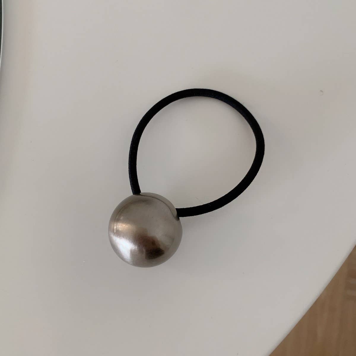 RETRO BRUSHED GOLD BALL MINIMALIST HAIR SCRUNCHIES_CWAHA2658