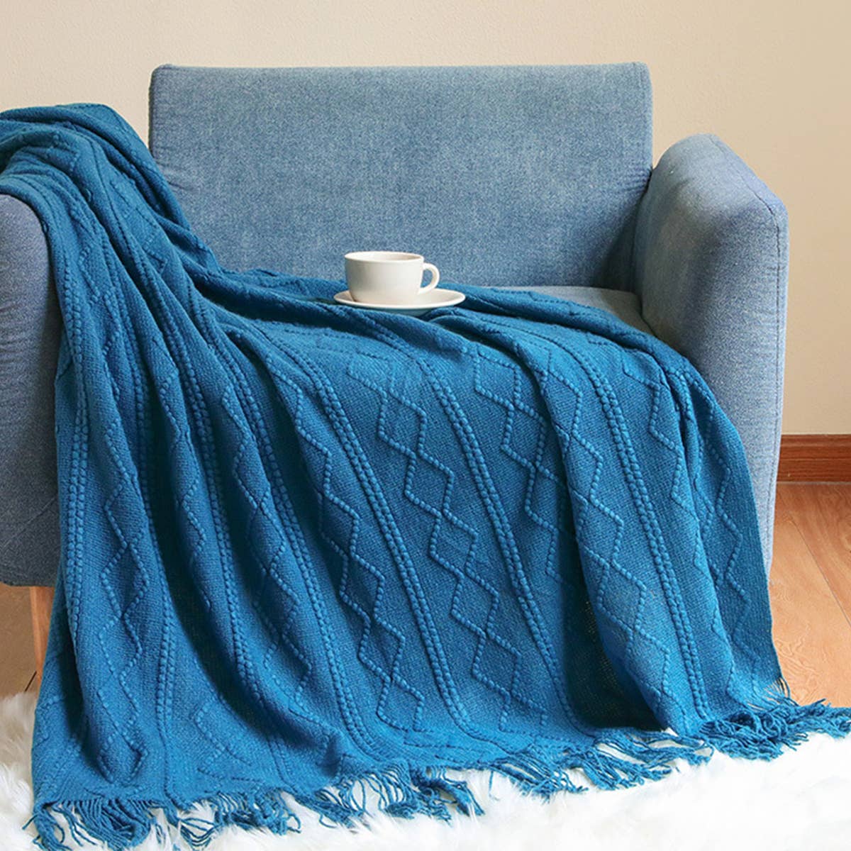 KNITTED WARM BLANKET WITH TASSELS