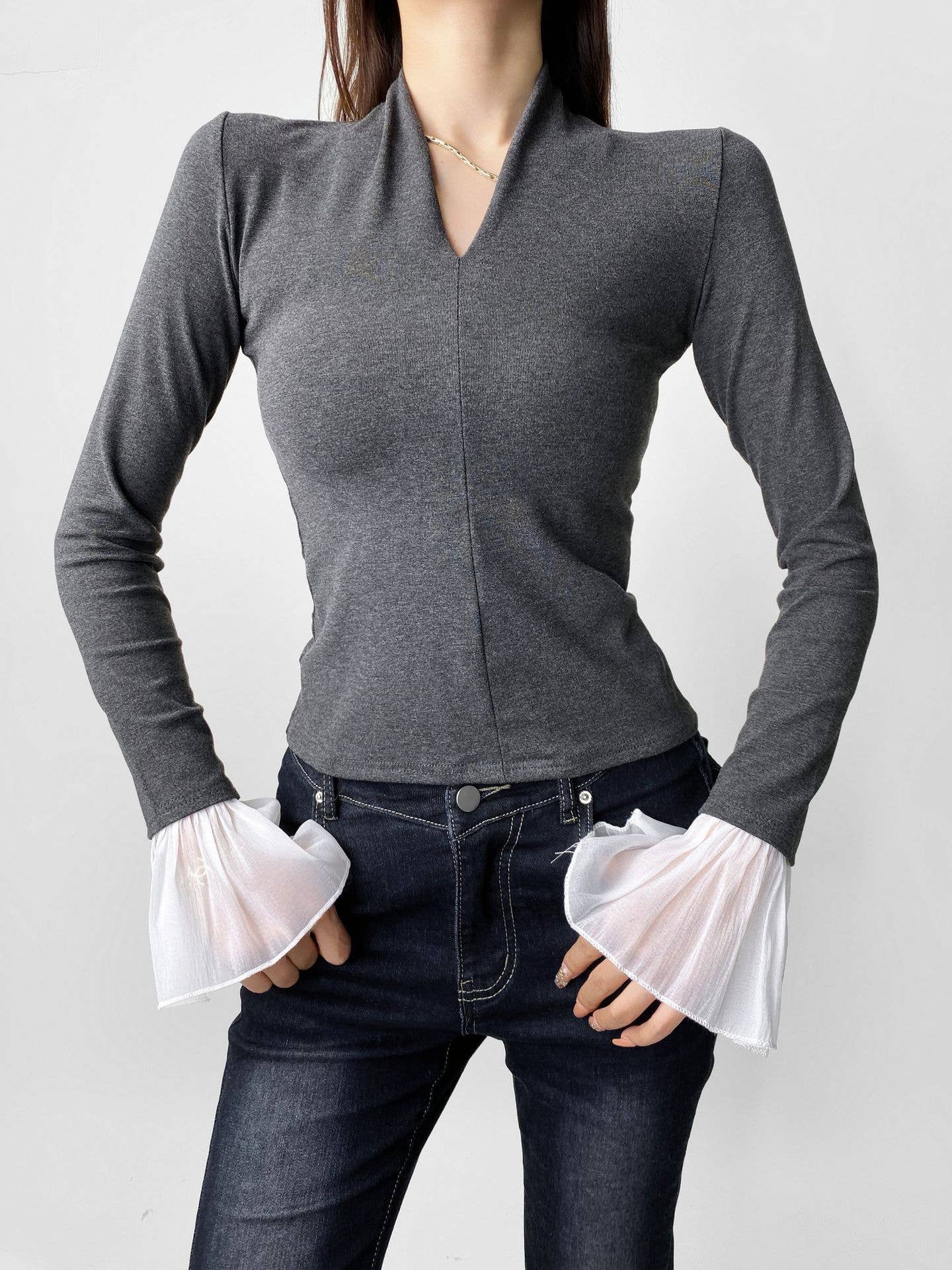 FLARED SLEEVE SPLICING V-NECK STYLE BASE SHIRT