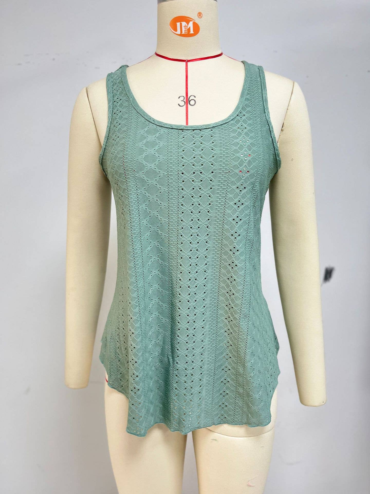 Round neck sleeveless solid color hollow vest