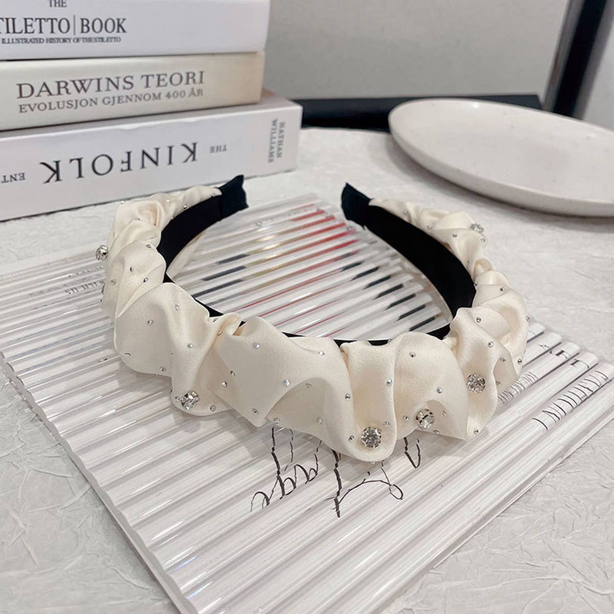 RETRO DIAMOND PLEATED HEADBAND_CWAHA1694